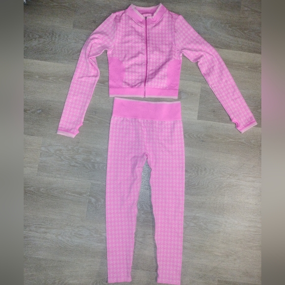 NWOT Barbie Pink Houndstooth Activewear Set Leggings Crop Zip Up Jacket - Picture 4 of 9